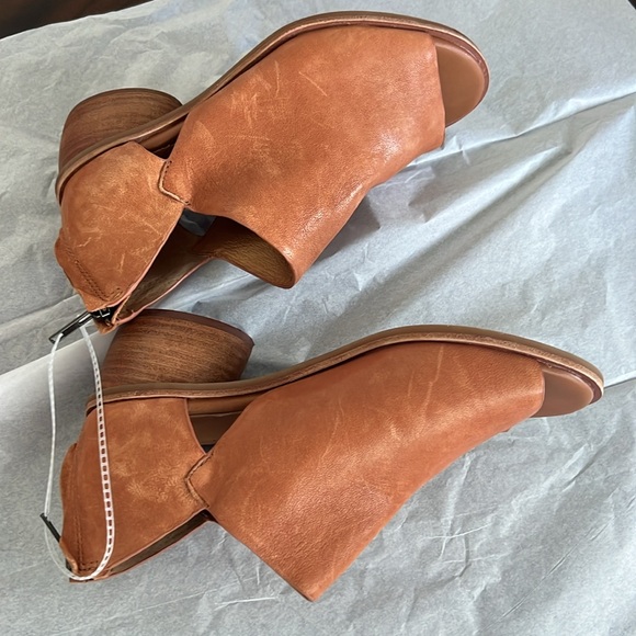 Sofft Carleigh Peep Toe Bootie. - Picture 5 of 13